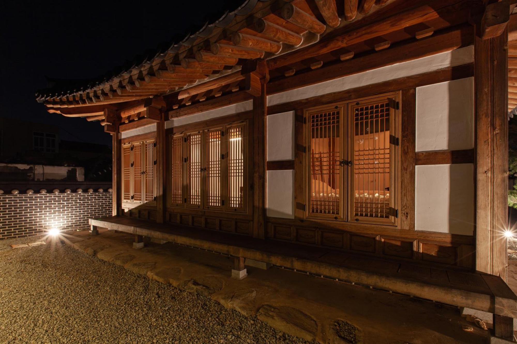 Cheong-Yeon, The Korean Traditional House Hanok In Jeonju Hanok Village Exterior photo