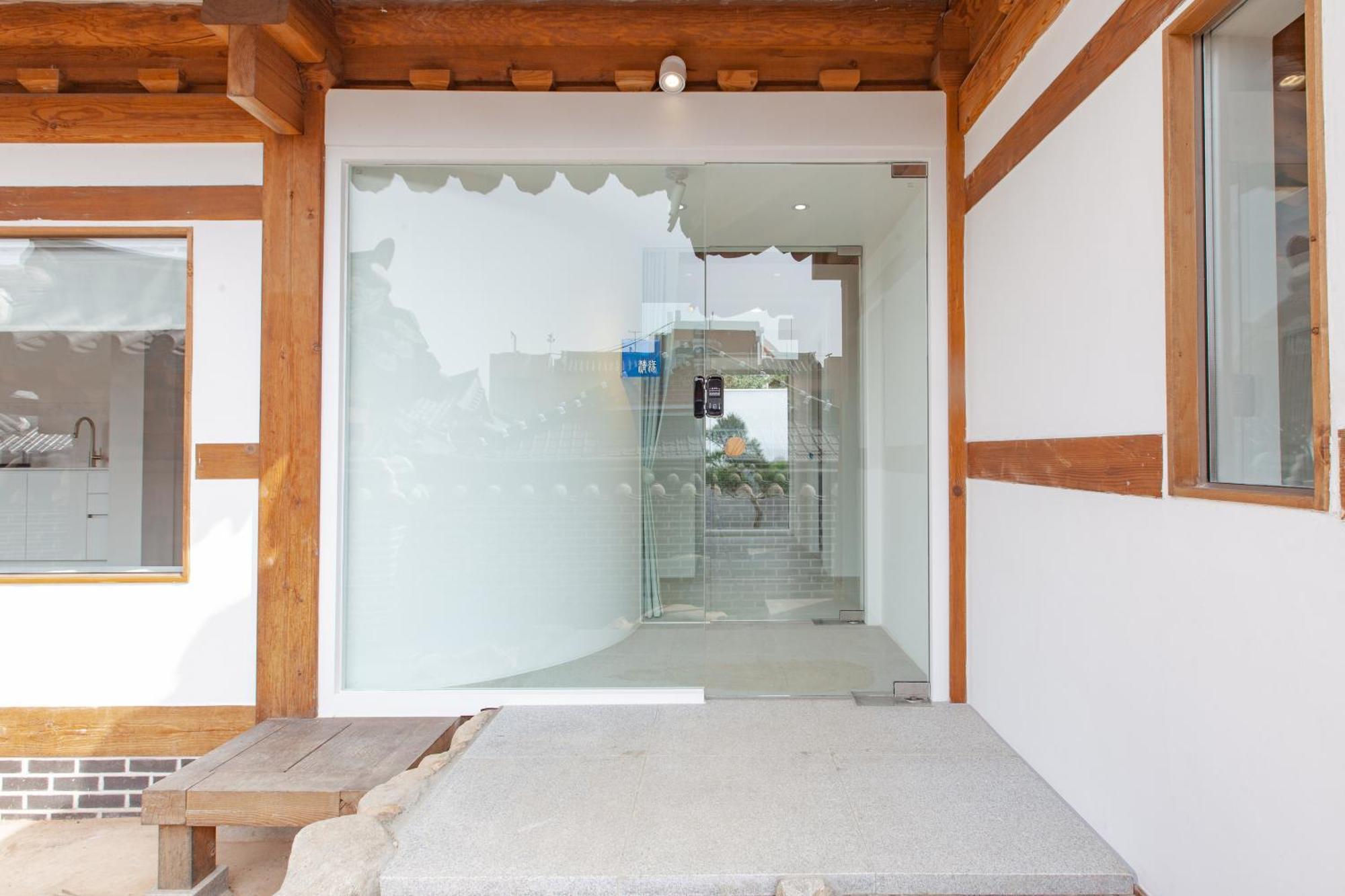 Cheong-Yeon, The Korean Traditional House Hanok In Jeonju Hanok Village Exterior photo